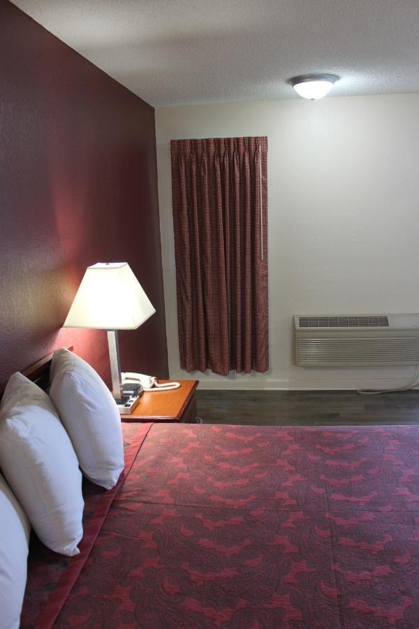 Travel Inn Of Buford Exterior foto